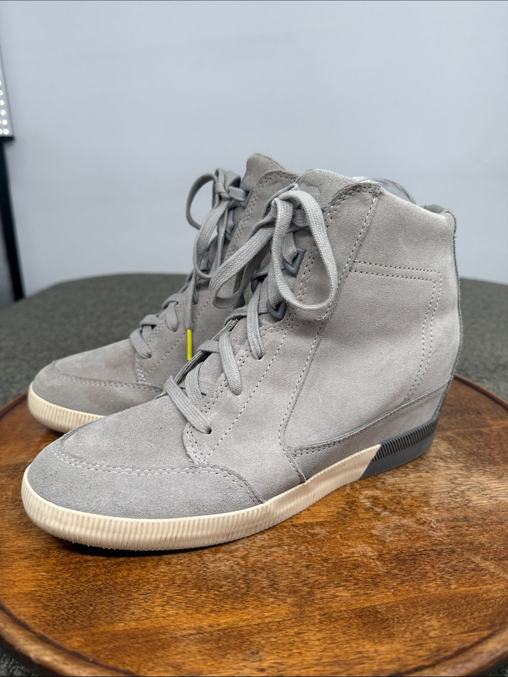 Sorel Boots Wm 9.5 Out N About Wedge Sneaker Boot Gray Suede Lace-Up